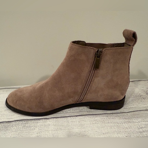 LANDS END Women Tan Suede Ankle Boots/size 8 - Picture 5 of 11